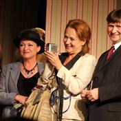 Divadlo Na Jezerce spolecna-gratulace 2 foto-Jana-Pertakova
